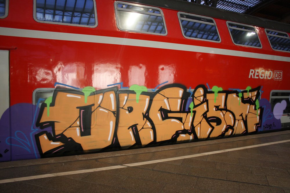 Graffiti Train - Photo by Marieundjana - org, ism