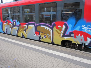Graffiti Train - Photo by Marieundjana - minol