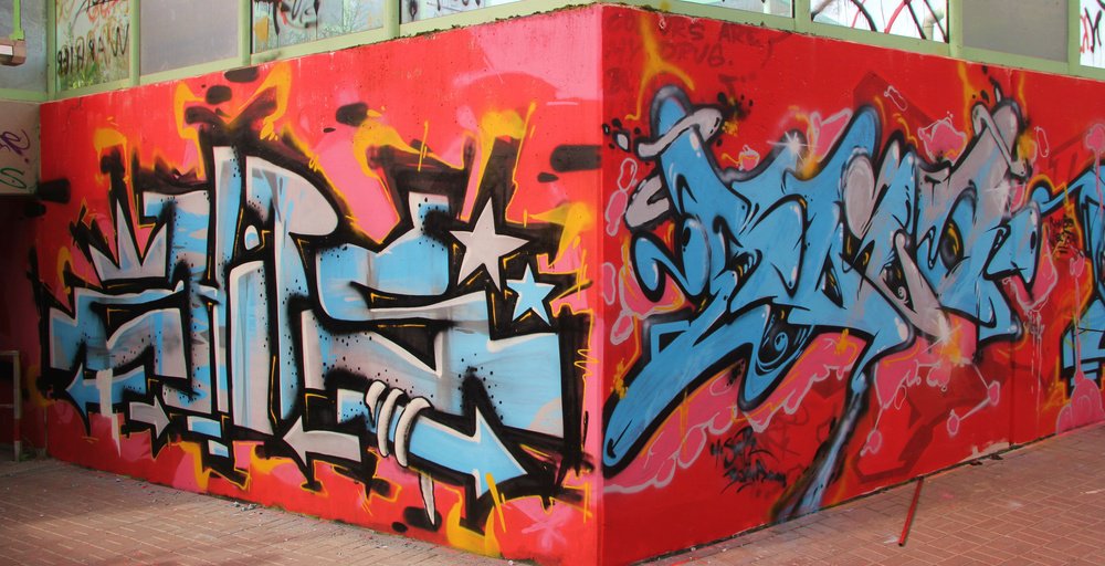 Graffiti Wall - Photo by Marieundjana - chips, sliq