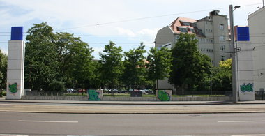 Graffiti Bombing - Photo by Marieundjana - org, oo