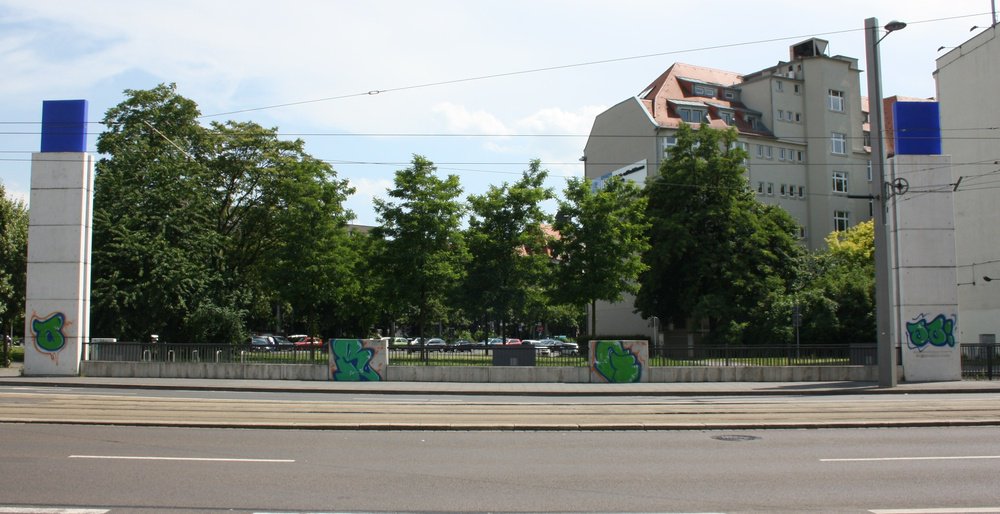 Graffiti Bombing - Photo by Marieundjana - org, oo