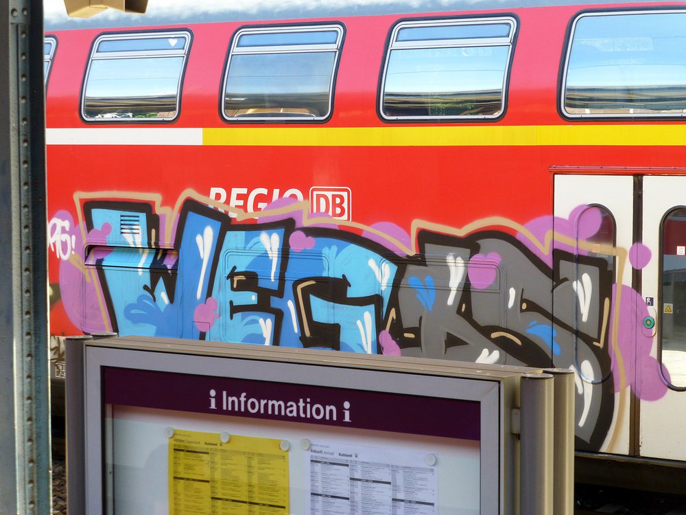 Graffiti Train - Photo by Marieundjana - wegas, org