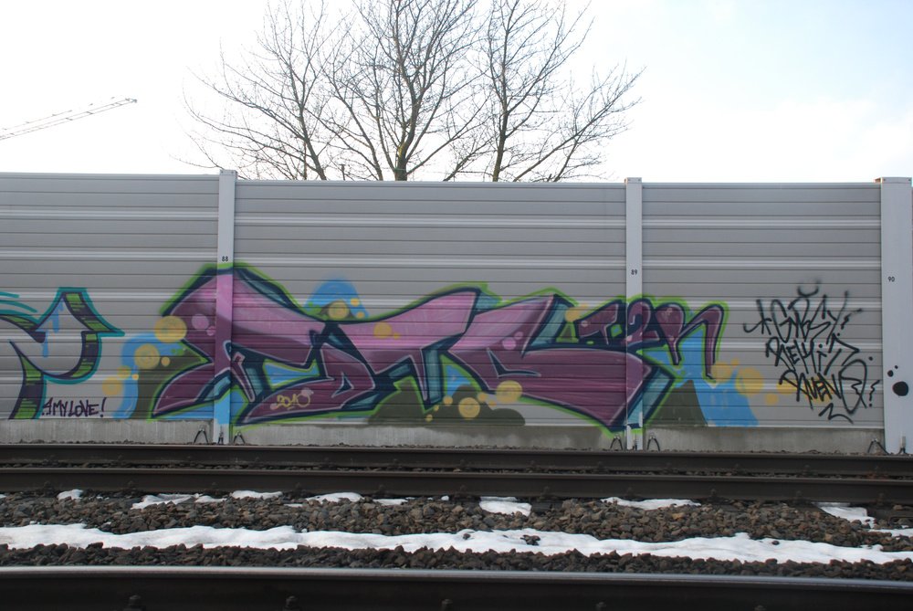 Graffiti Bombing - Photo by Marieundjana - foto