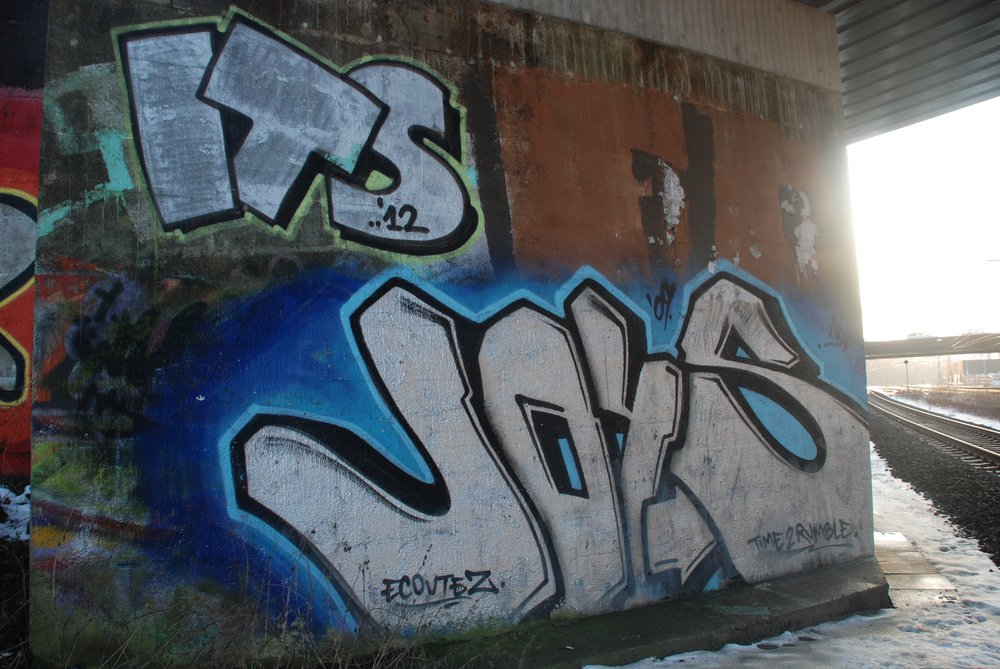 Graffiti Bombing - Photo by Marieundjana - joys
