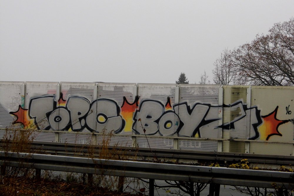Graffiti Bombing - Photo by Marieundjana - topc