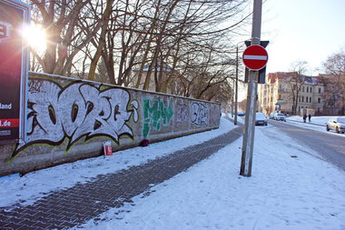 Graffiti Bombing - Photo by Marieundjana - oo, org