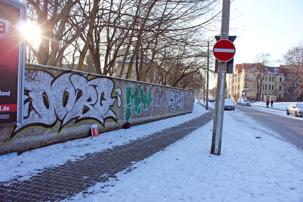 Graffiti Bombing - Photo by Marieundjana - oo, org