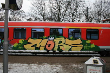 Graffiti Train - Photo by Marieundjana - mors