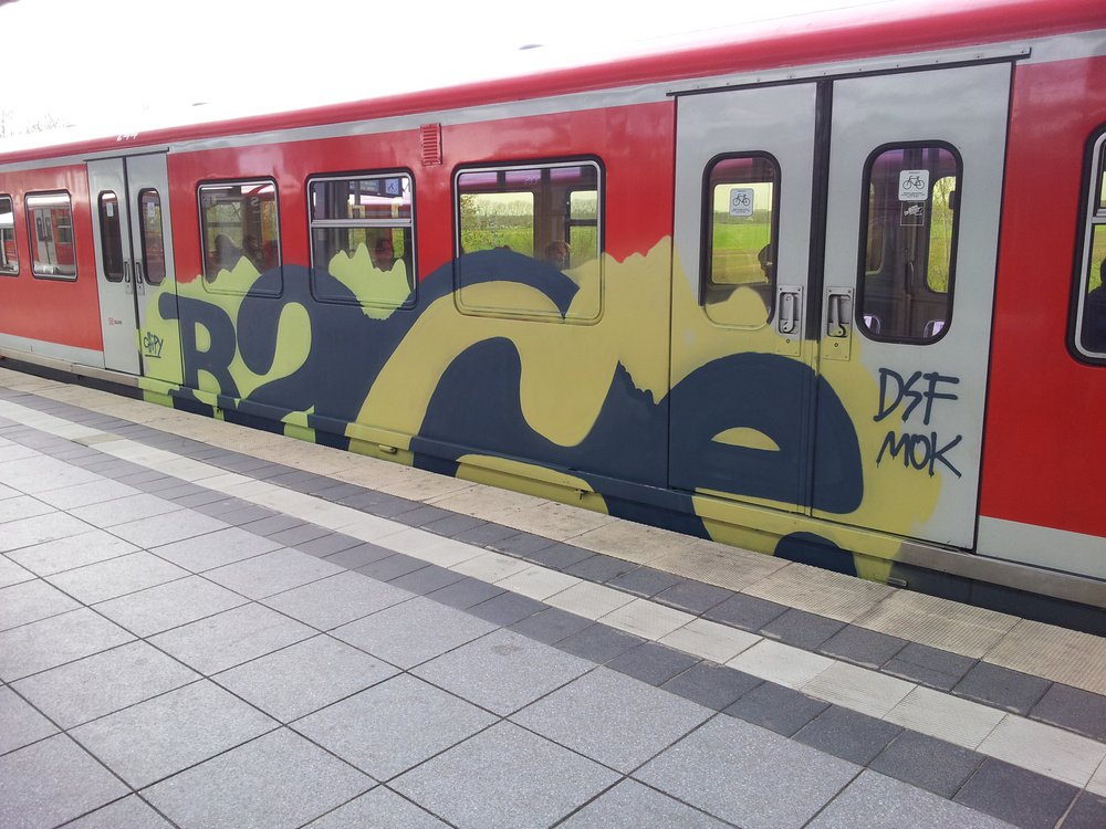 Graffiti Train - Photo by Marieundjana - rache