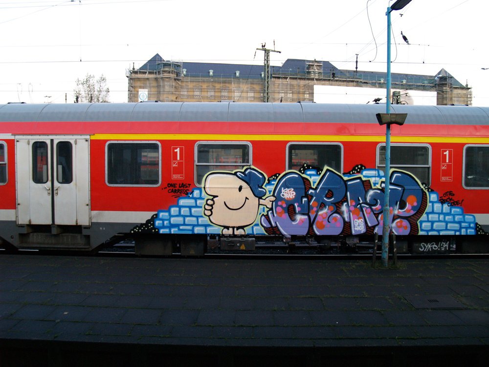 Graffiti Train - Photo by Marieundjana - crap