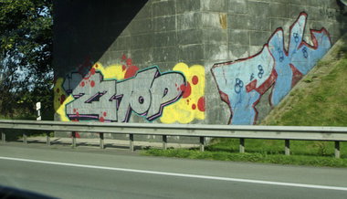 Graffiti Bombing - Photo by Marieundjana - zztop