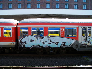 Graffiti Train - Photo by Marieundjana - bust