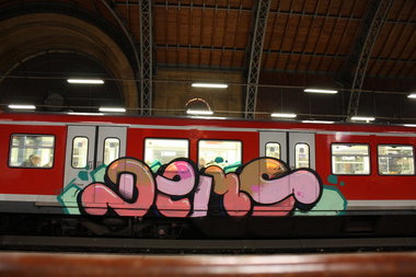 Graffiti Train - Photo by Marieundjana - demo
