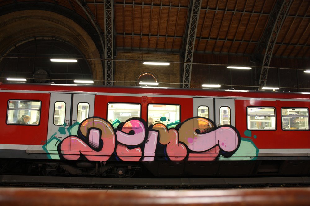 Graffiti Train - Photo by Marieundjana - demo