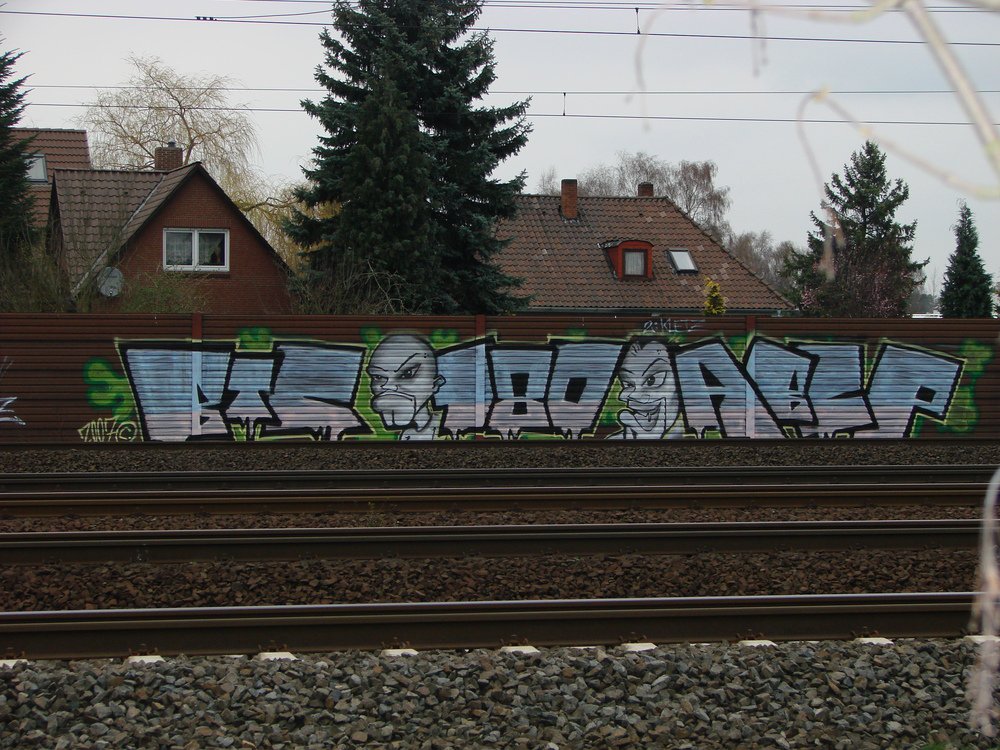 Graffiti Bombing - Photo by Marieundjana - btc, 180, abcp