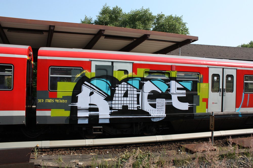 Graffiti Train - Photo by Marieundjana - rage