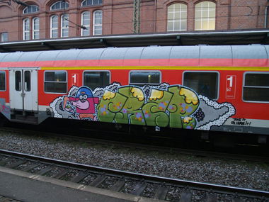 Graffiti Train - Photo by Marieundjana - crap