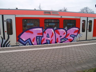 Graffiti Train - Photo by Marieundjana - taps