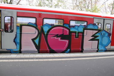 Graffiti Train - Photo by Marieundjana - rache