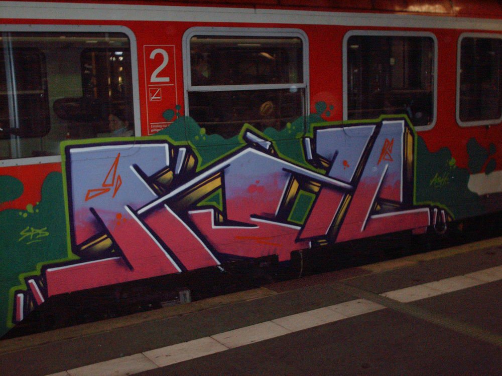 Graffiti Train - Photo by Marieundjana - ash