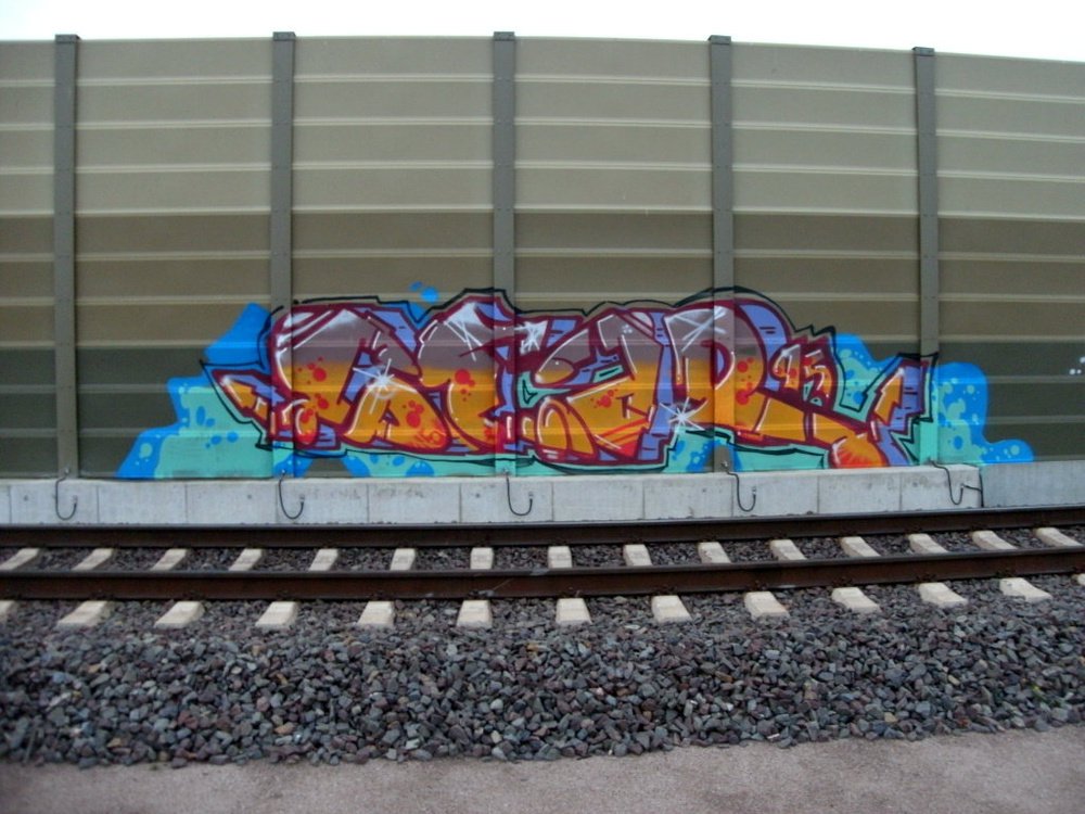 Graffiti Bombing - Photo by Marieundjana - gear