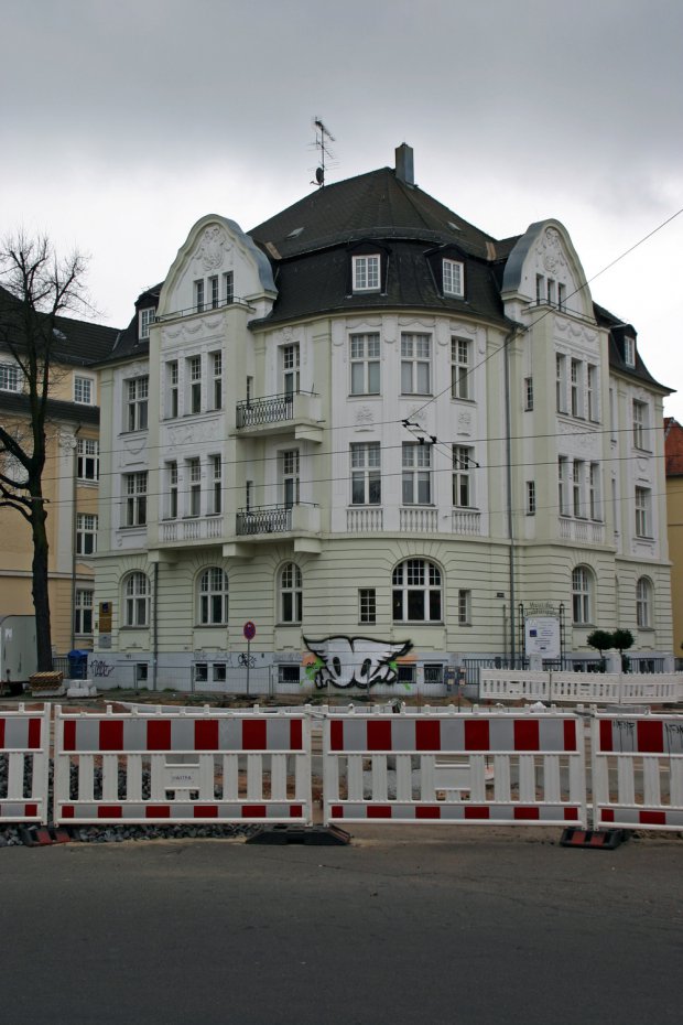 Graffiti Bombing - Photo by Marieundjana - oo