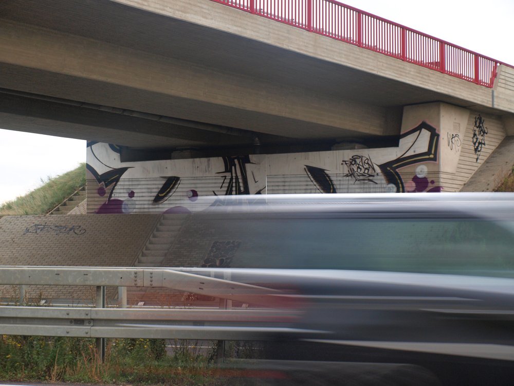 Graffiti Bombing - Photo by Marieundjana - oo