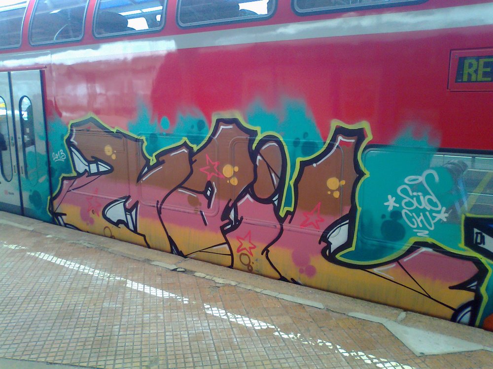 Graffiti Train - Photo by Marieundjana - mail