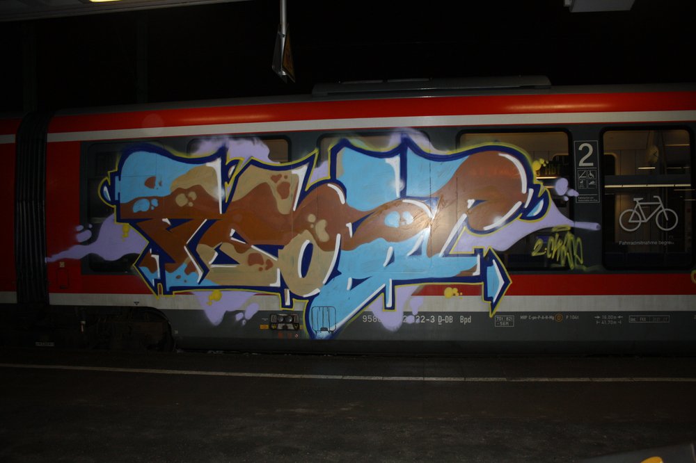 Graffiti Train - Photo by Marieundjana