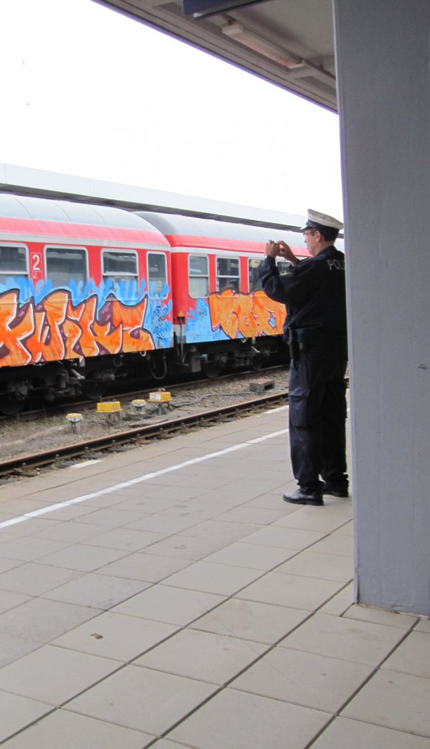 Graffiti Train - Photo by Marieundjana - org