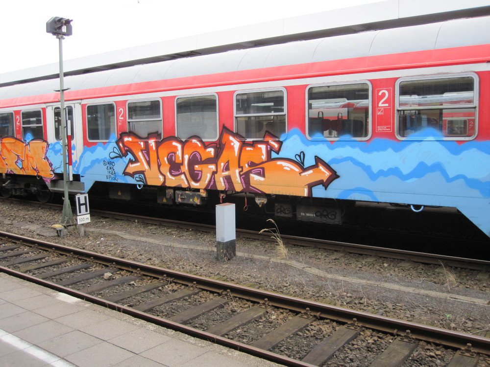 Graffiti Train - Photo by Marieundjana - vegas
