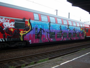 Graffiti Train - Photo by Marieundjana - org