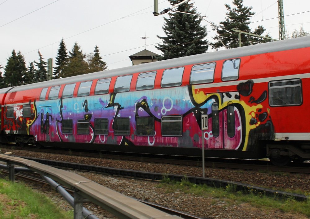 Graffiti Train - Photo by Marieundjana - org