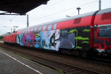 Graffiti Train - Photo by Marieundjana - org