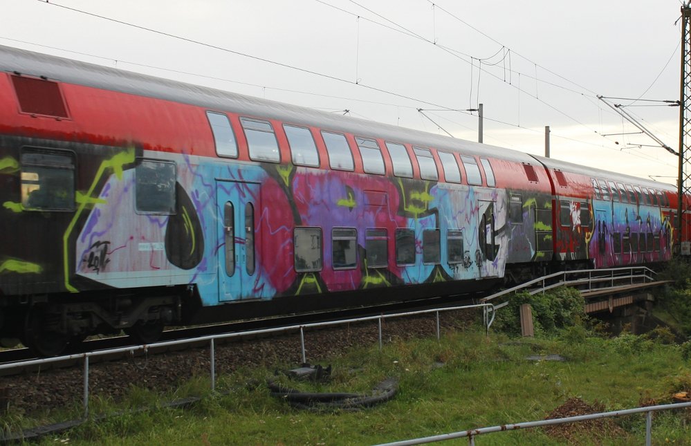 Graffiti Train - Photo by Marieundjana - org