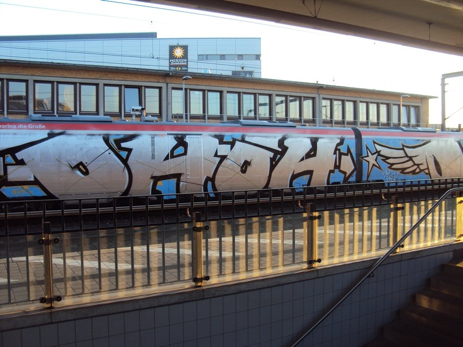 Graffiti Train - Photo by Marieundjana - ohoh