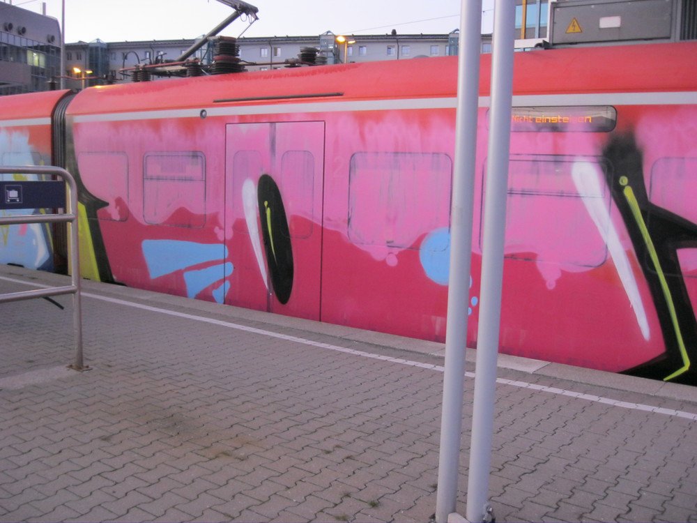 Graffiti Train - Photo by Marieundjana - org