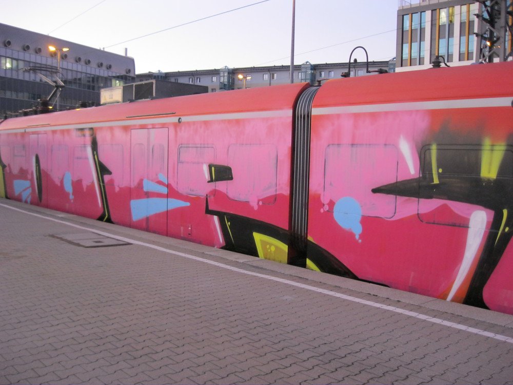Graffiti Train - Photo by Marieundjana - org