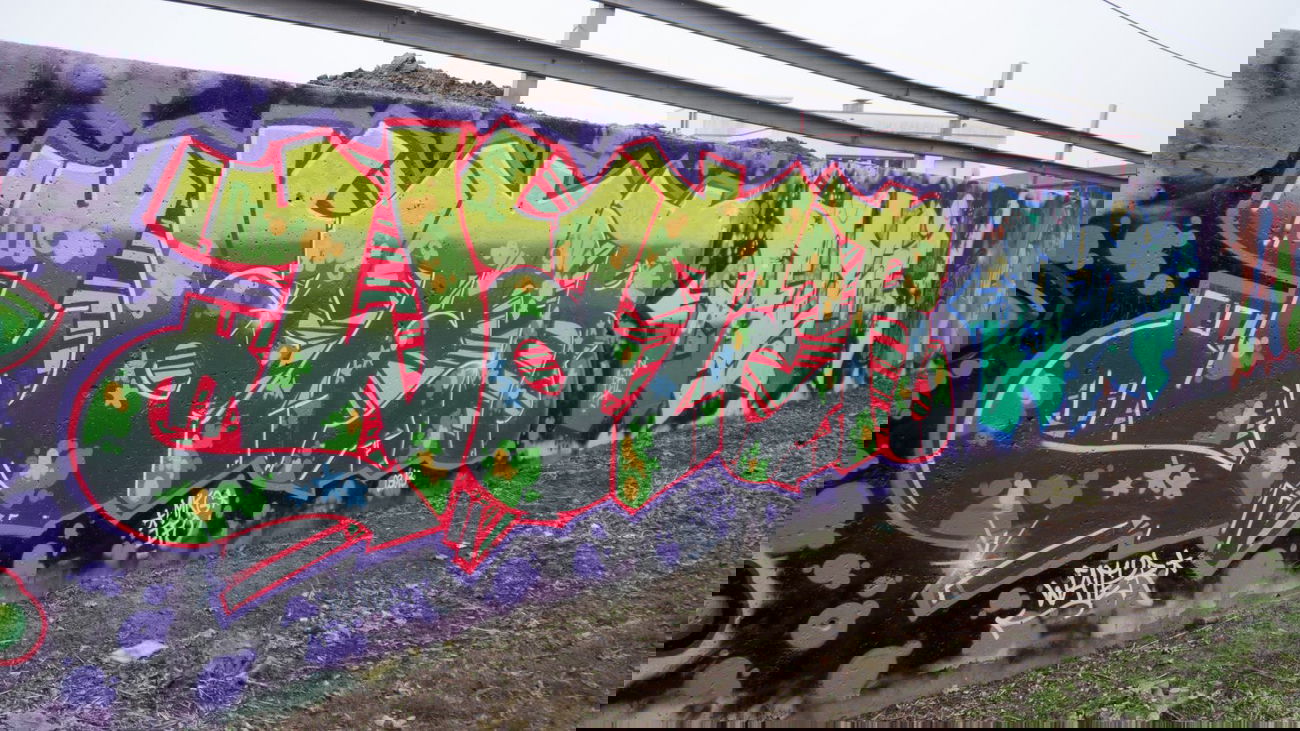 Graffiti Wall - Photo by Marksman1909 - Water, Asi