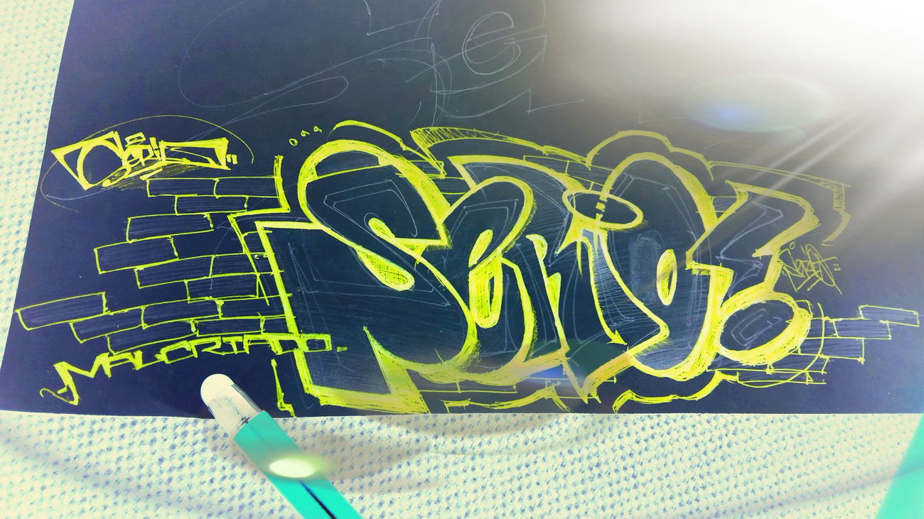 Graffiti Sketch in France - Photo by MartyMcfly (2015)