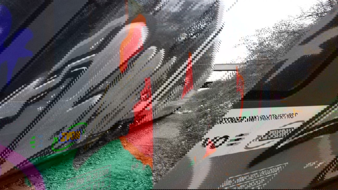 Graffiti Train in Dresden - Photo by MaxLeibbrand - LMA (2014)