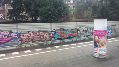 Graffiti Bombing in Hamburg - Photo by Maybach - Akro, fisso, reok (2013)