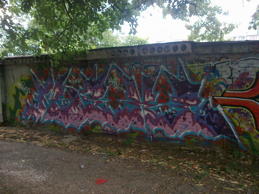 Graffiti Wall - Photo by Mazne88
