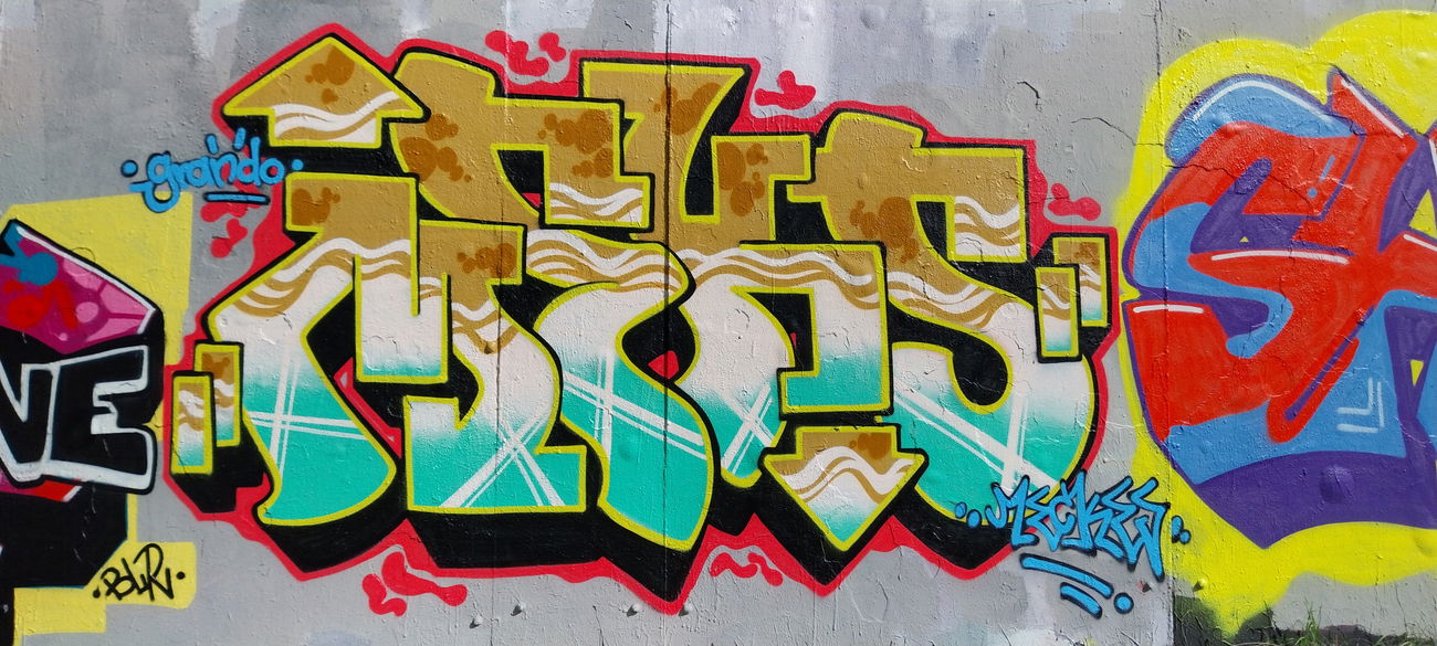 Graffiti Wall - Photo by Meckes