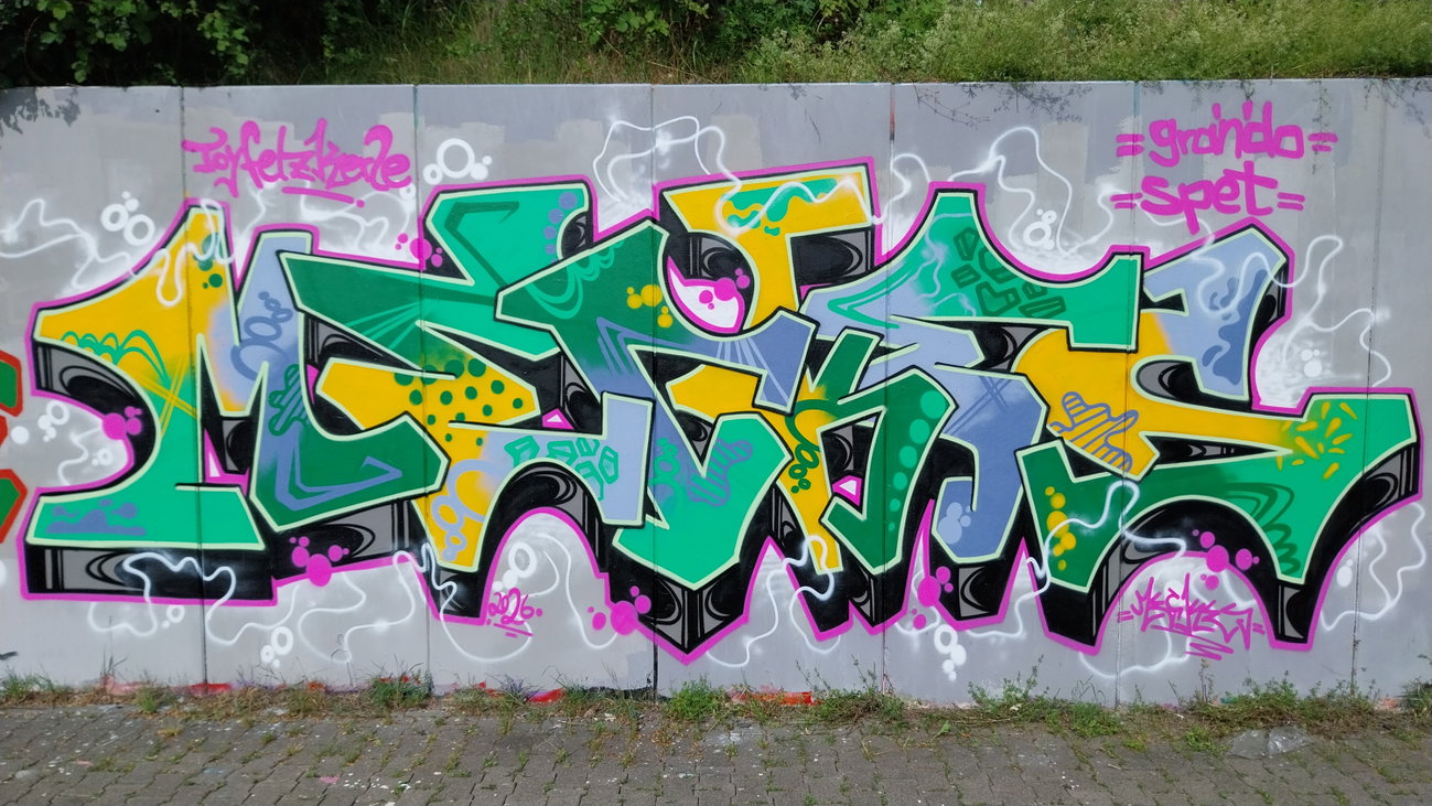 Graffiti Wall - Photo by Meckes