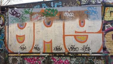 Graffiti Bombing - Photo by MeraOne - oms (2014)