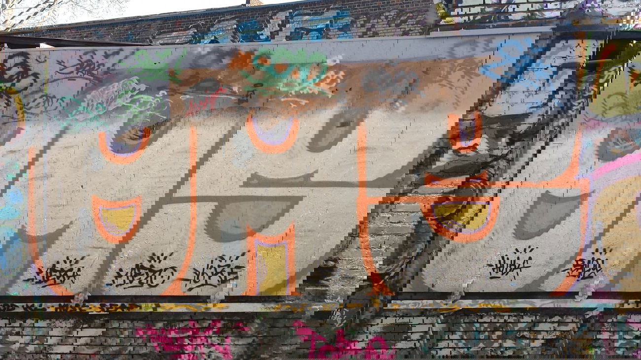 Graffiti Bombing - Photo by MeraOne - oms (2014)