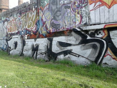 Graffiti Bombing - Photo by MeraOne - oms (2014)
