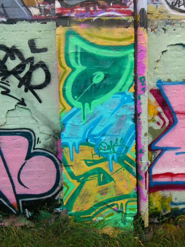 Graffiti Wall - Photo by MeraOne - oms (2014)