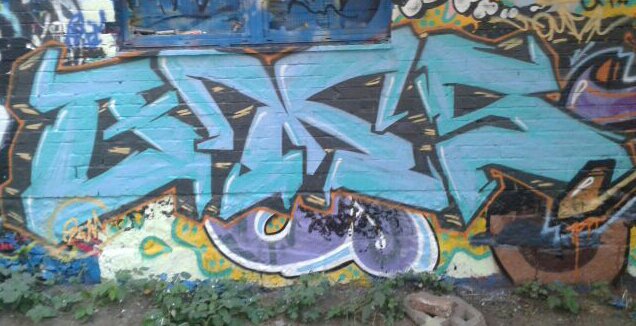 Graffiti Wall - Photo by MeraOne - oms (2014)